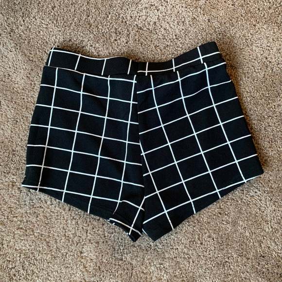 Sexy Black Grid Pattern Shein Shorts - Picture 2 of 3